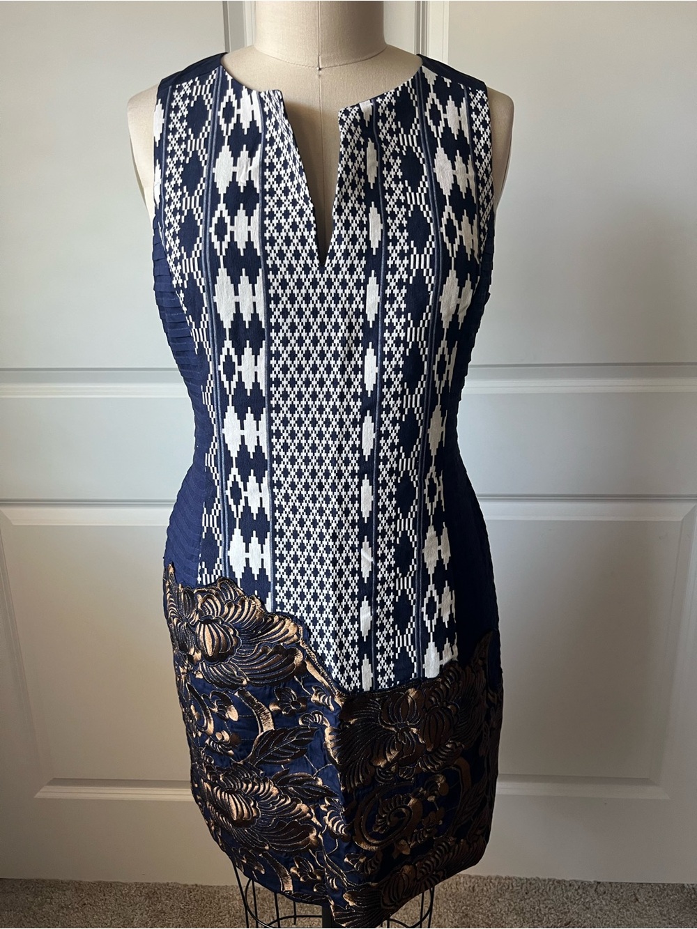 New Sleeveless Navy & White Patterned Shift Dress w/ Metallic Floral Embroidery